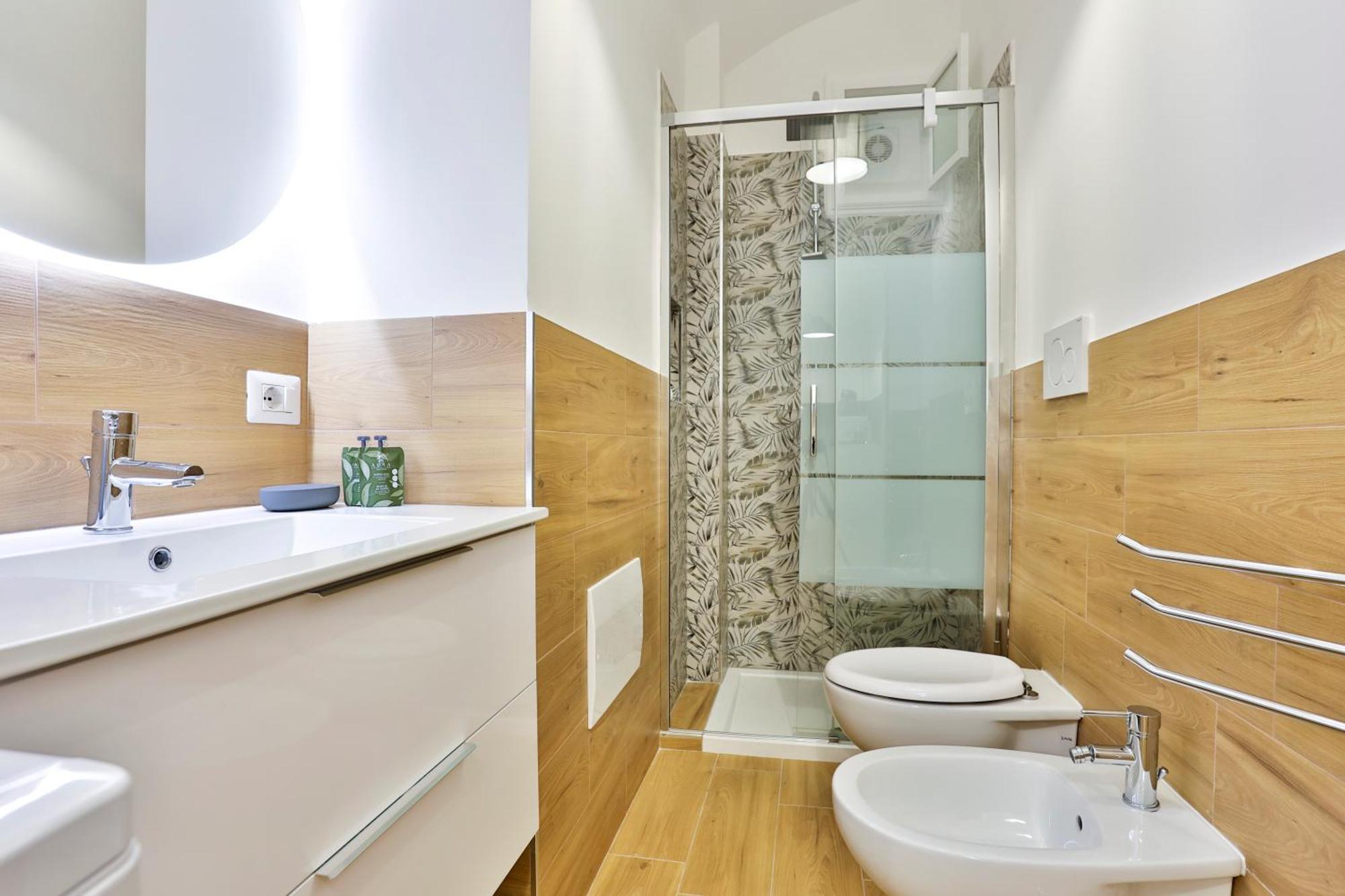 Appartement Urban Living In Chiaia - Close To Grenoble Napels