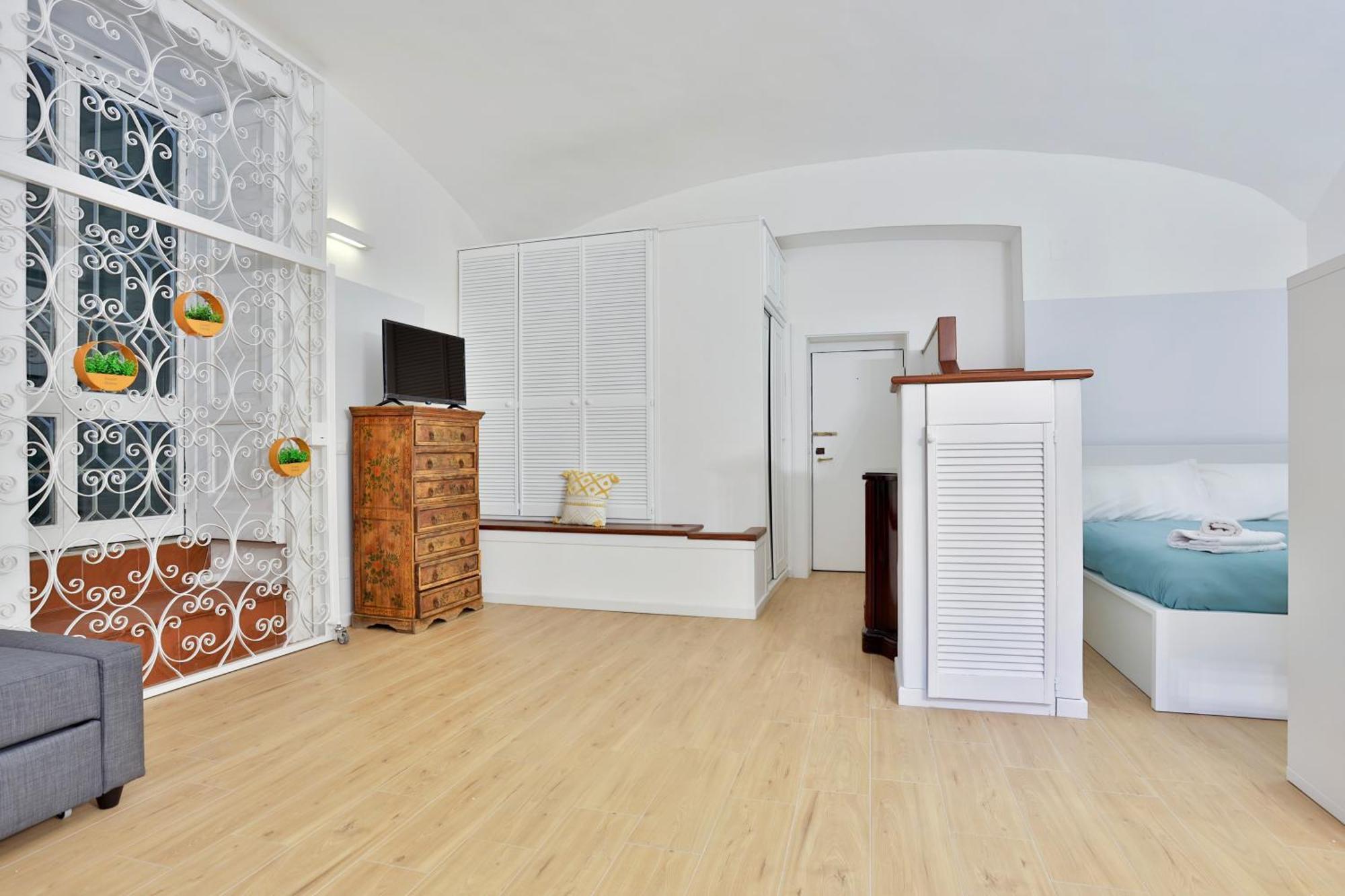 Urban Living In Chiaia - Close To Grenoble Appartement