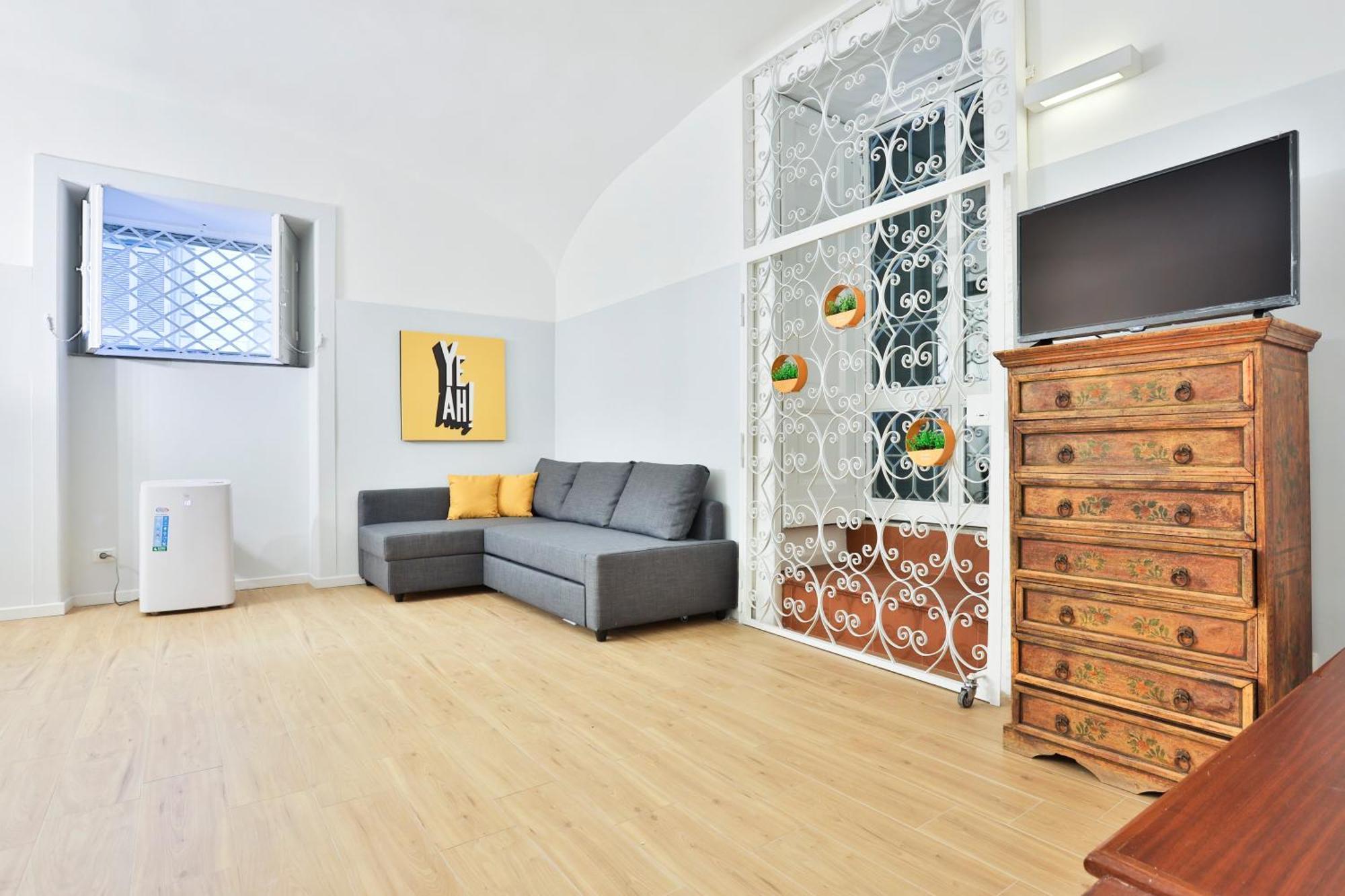 Urban Living In Chiaia - Close To Grenoble Napels