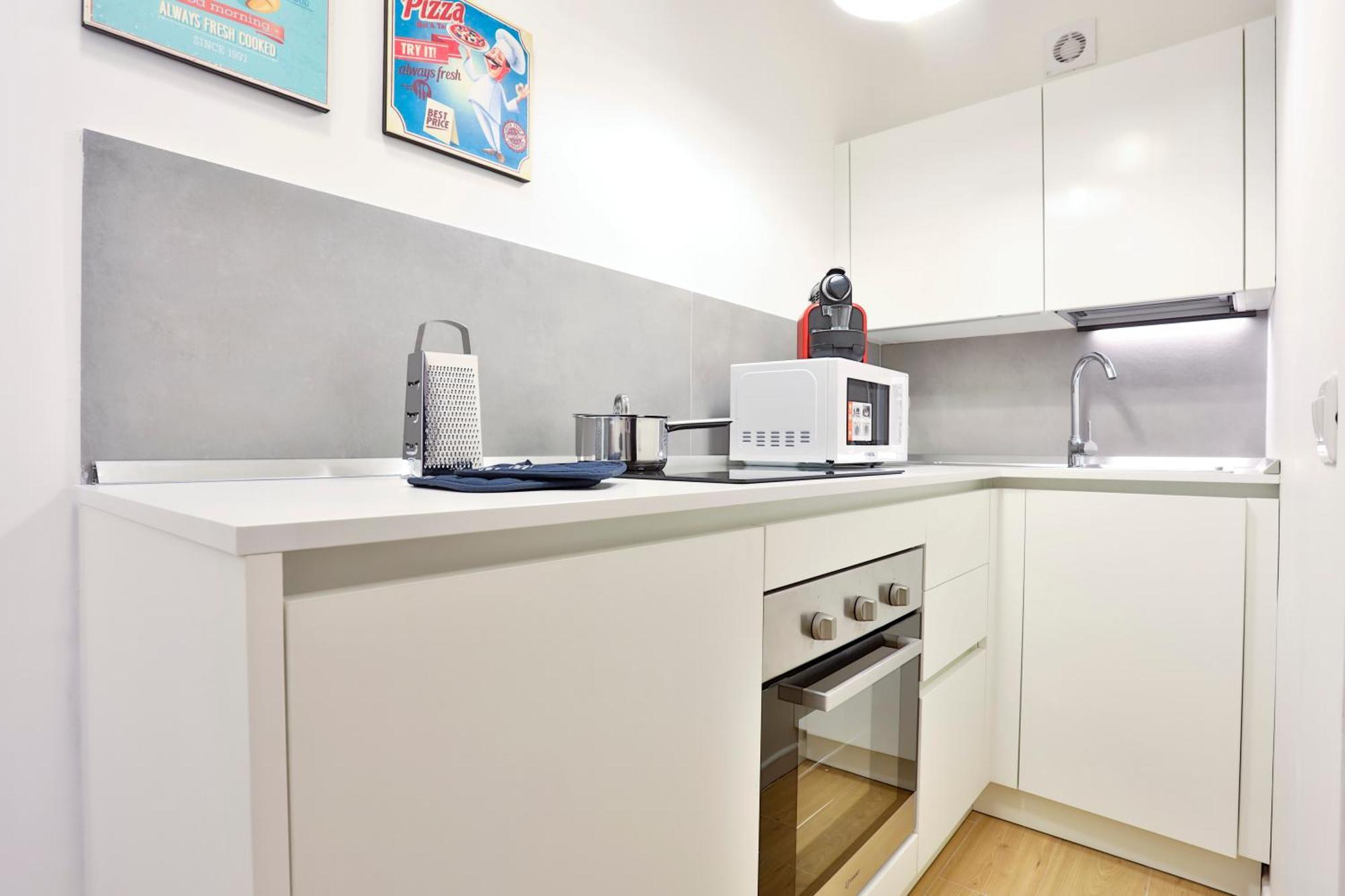 Urban Living In Chiaia - Close To Grenoble Apartment *