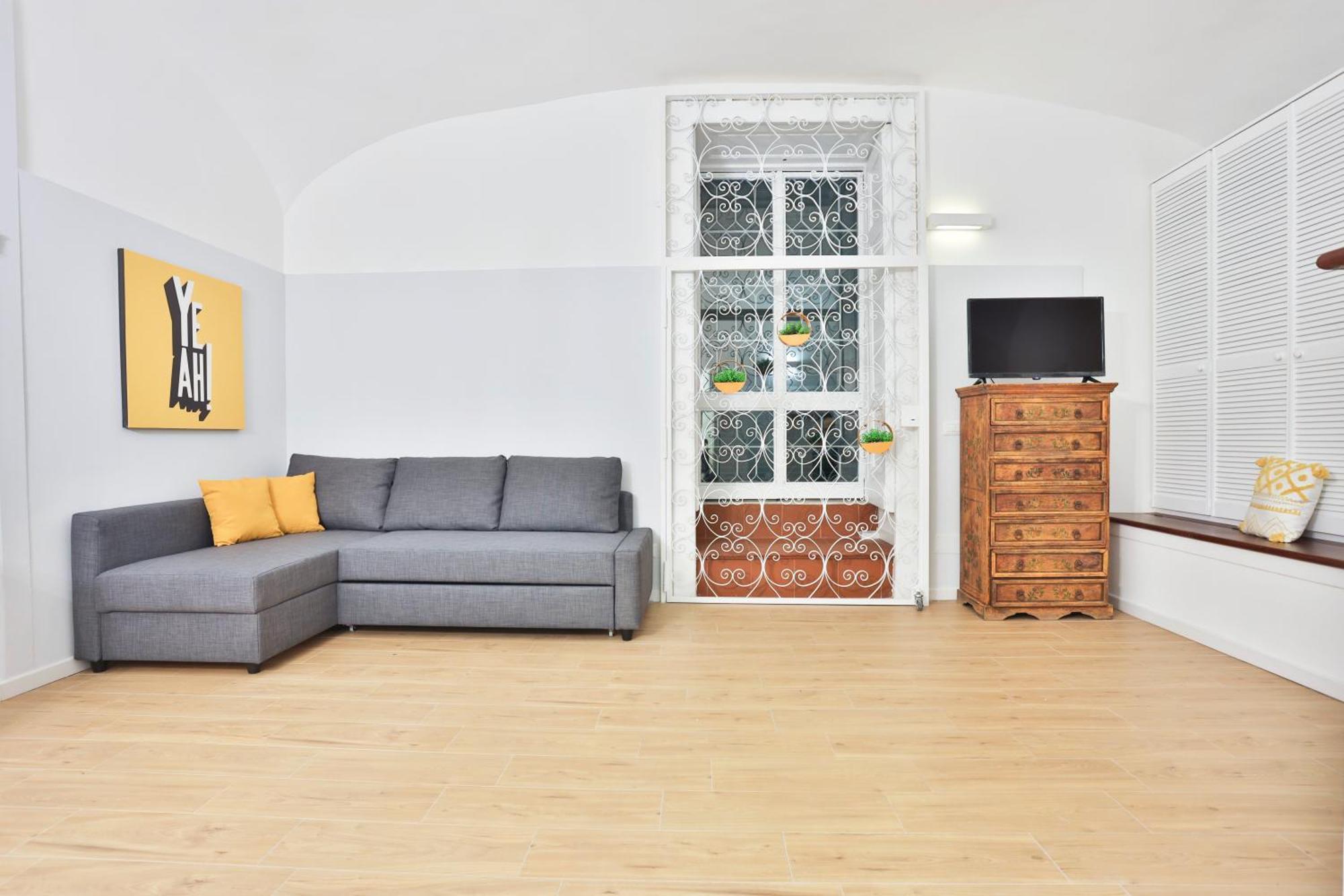 Urban Living In Chiaia - Close To Grenoble